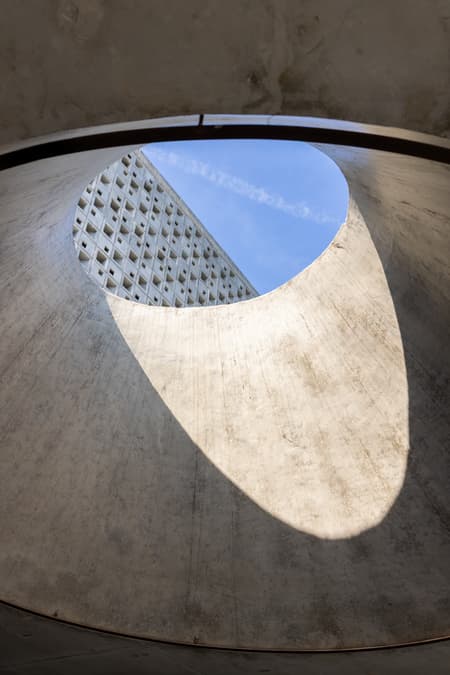 Tropical Shift House